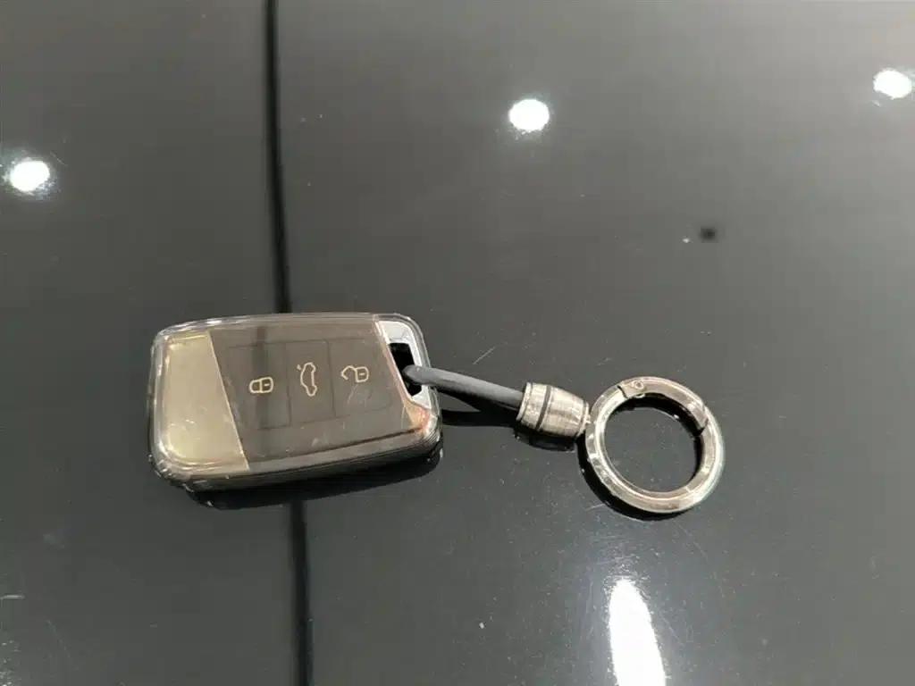 Volkswagen Magotan 2023 2 Millionth Unit Commemorative Edition 330TSI DSG Luxury — миниатюра 9