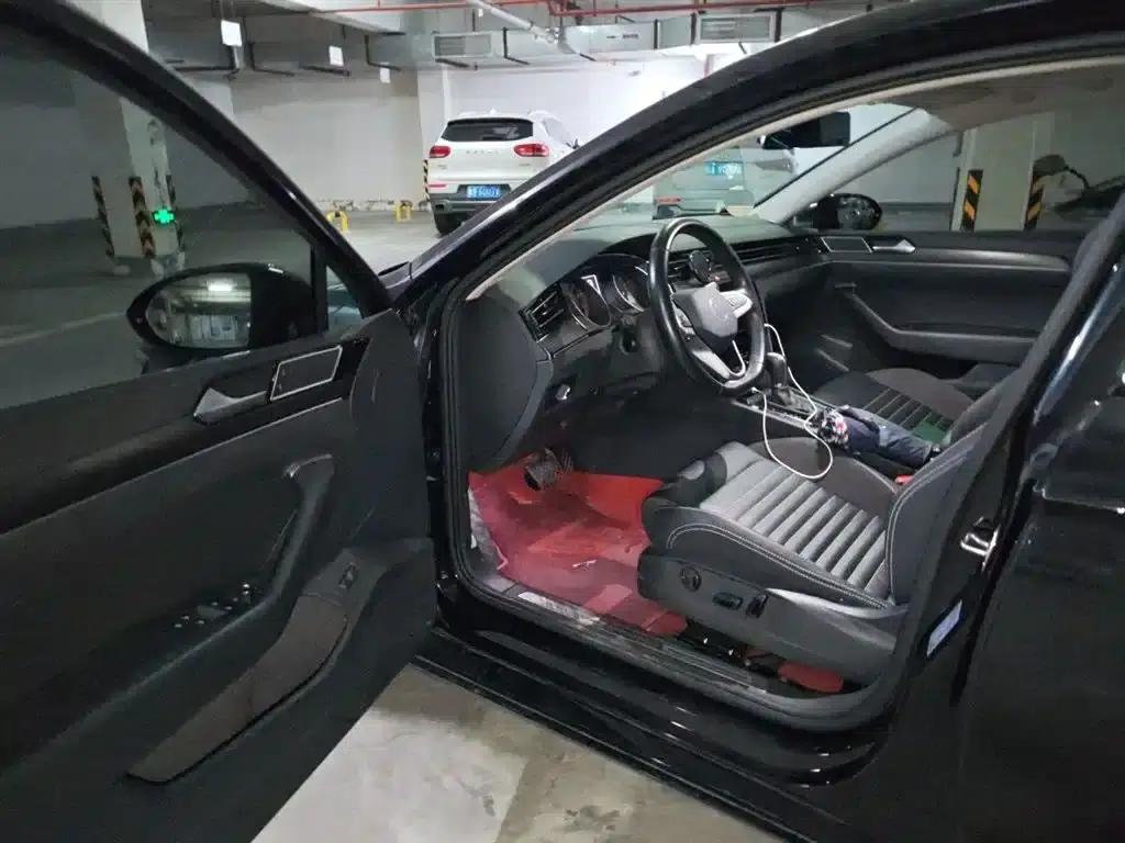 2020 Volkswagen Passat 330TSI DSG Leading Edition — миниатюра 13
