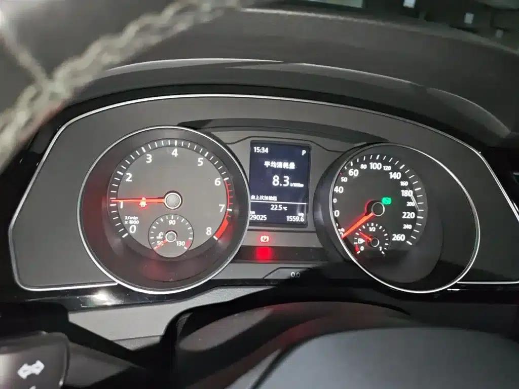 2020 Volkswagen Passat 330TSI DSG Leading Edition — миниатюра 8