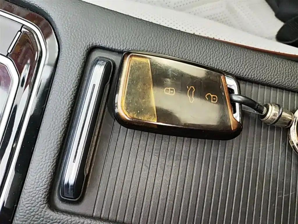 2024 Volkswagen Magotan 330TSI DSG Luxury Edition (2 Million Units Limited Edition) — миниатюра 9