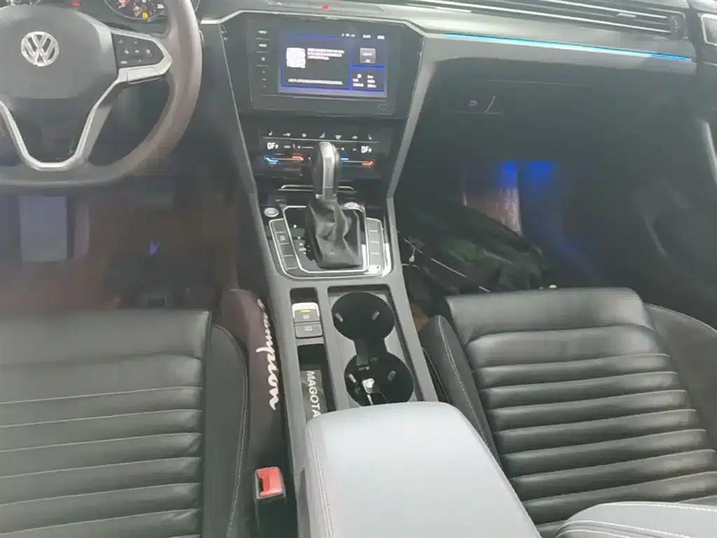 2020 Volkswagen Passat 330TSI DSG Leading Edition — миниатюра 14