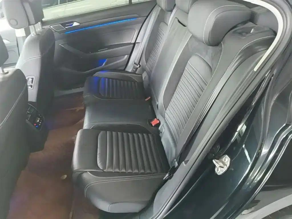 2020 Volkswagen Passat 330TSI DSG Leading Edition — миниатюра 17