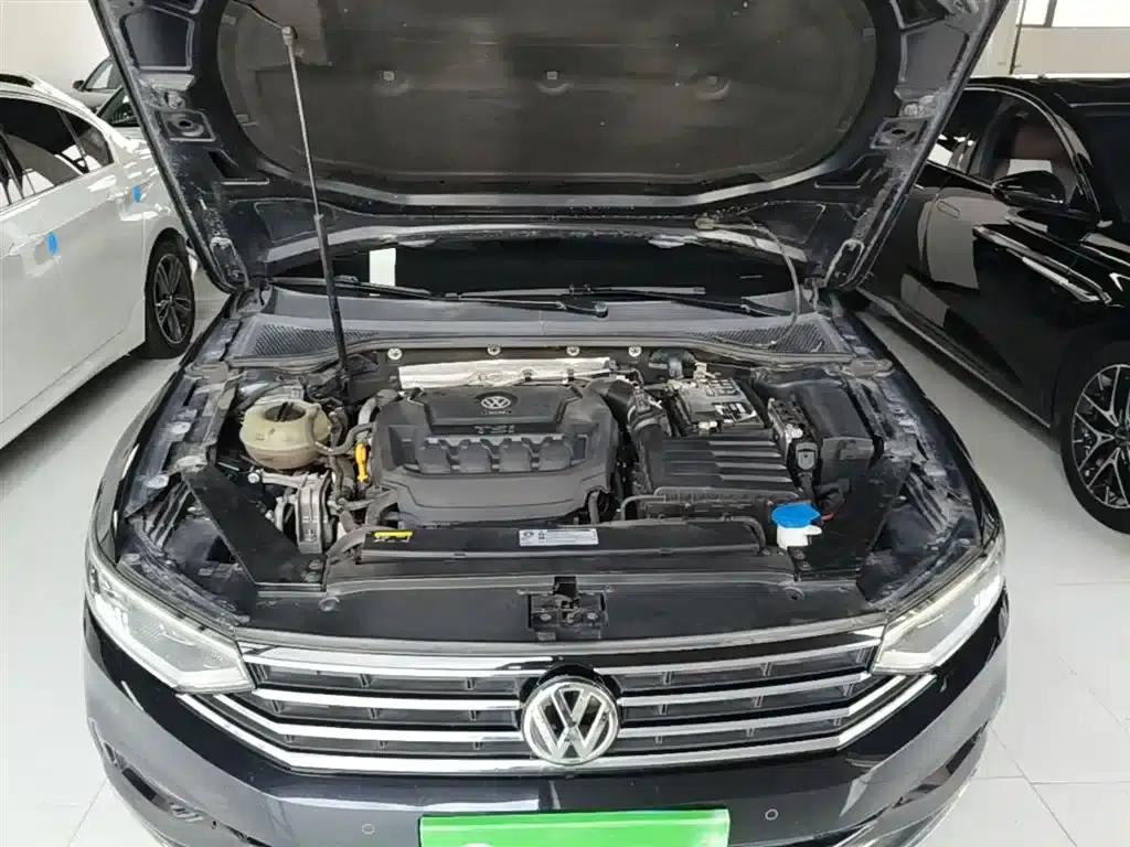 2020 Volkswagen Passat 330TSI DSG Leading Edition — миниатюра 20