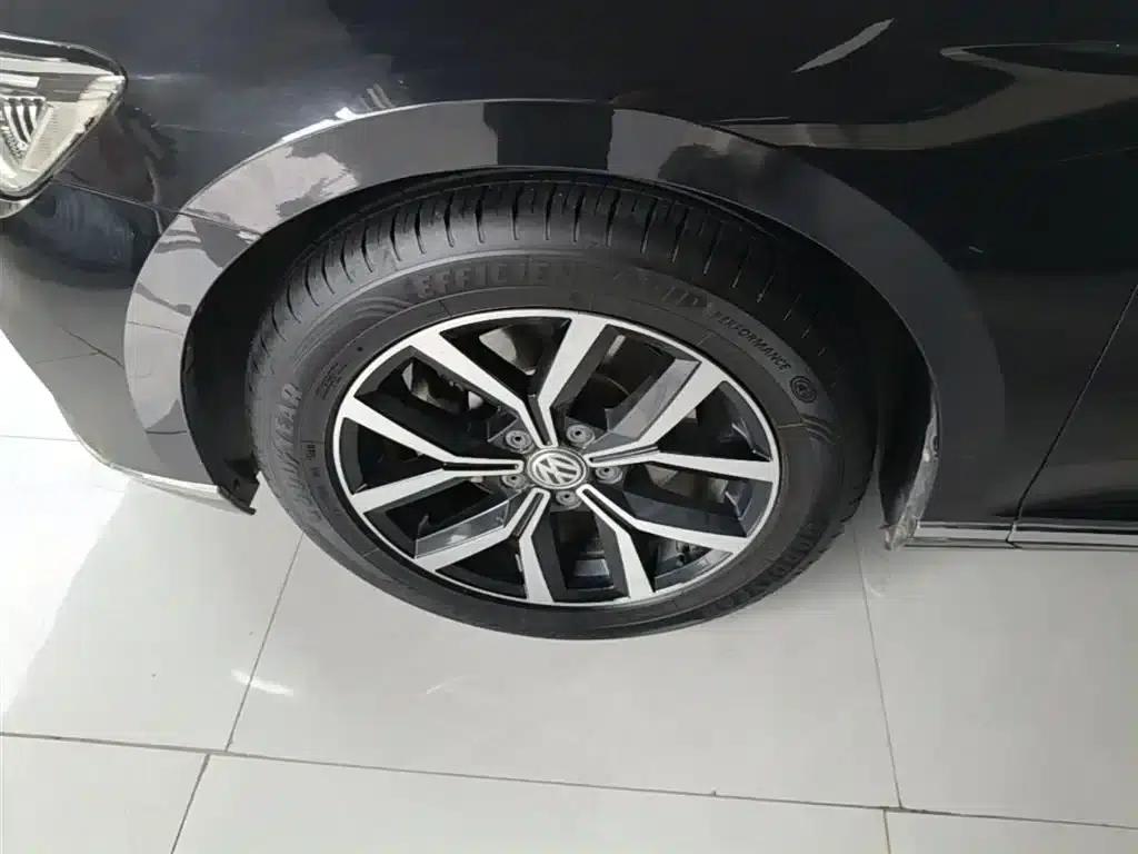 2020 Volkswagen Passat 330TSI DSG Leading Edition — миниатюра 23