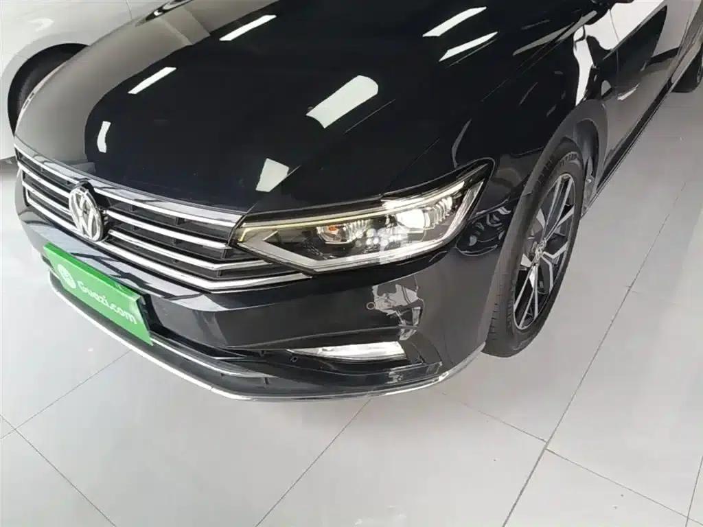 2020 Volkswagen Passat 330TSI DSG Leading Edition — миниатюра 24