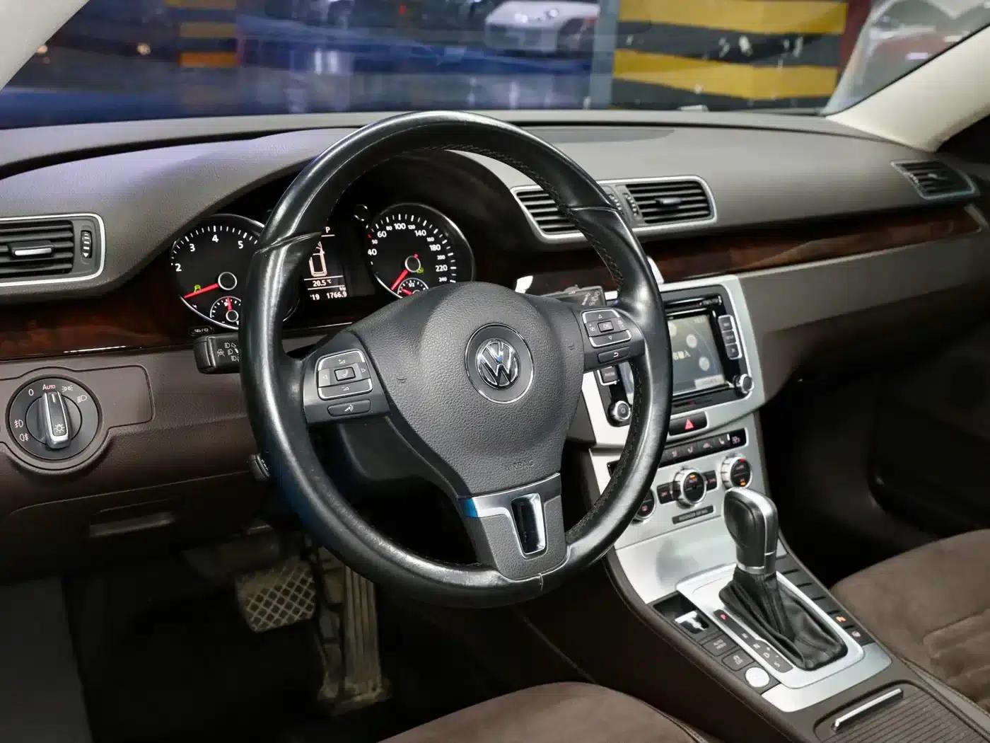 2012 Imported Volkswagen Passat Touring Edition 2.0TSI Comfort — миниатюра 11