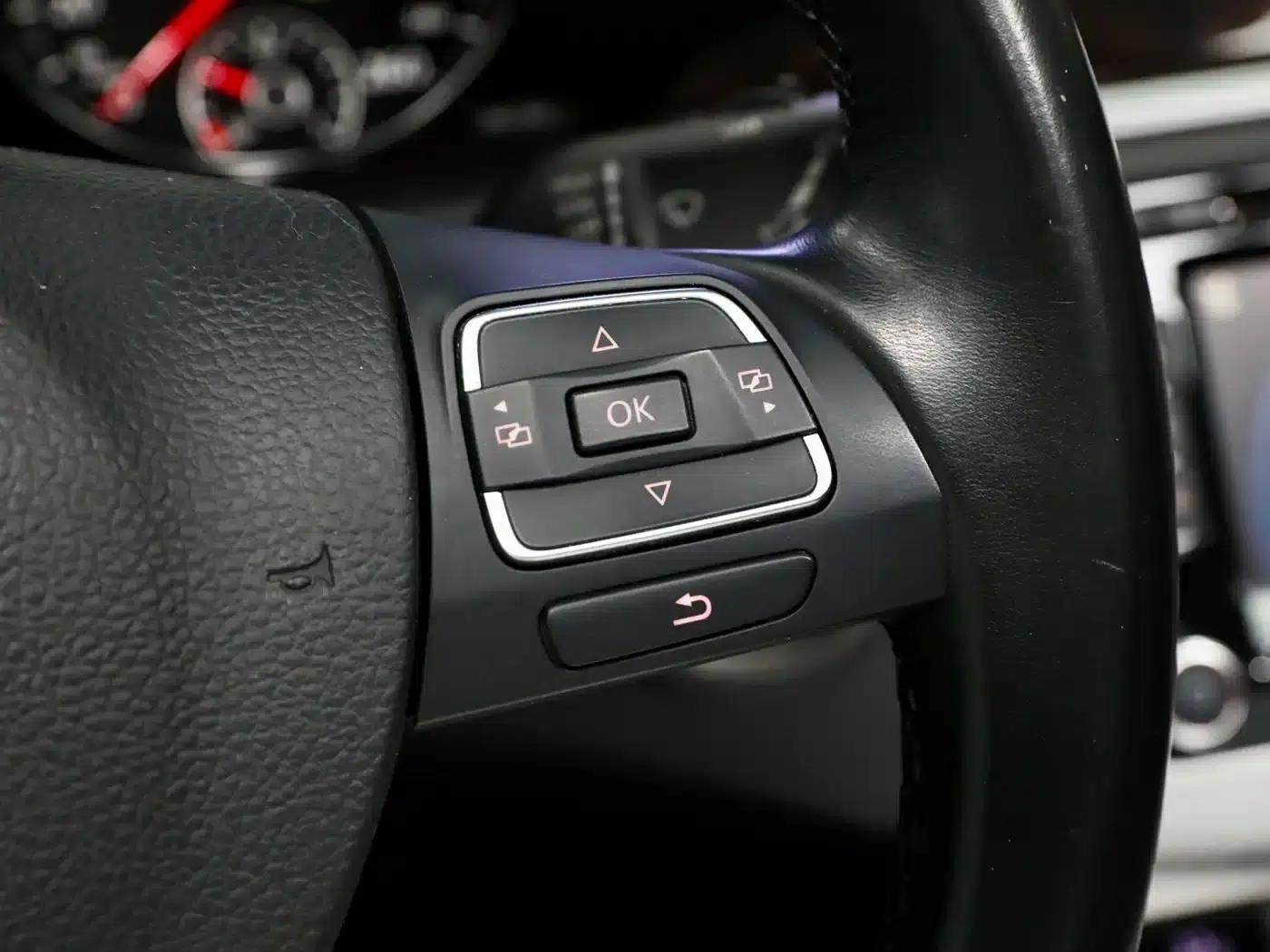 2012 Imported Volkswagen Passat Touring Edition 2.0TSI Comfort — миниатюра 19