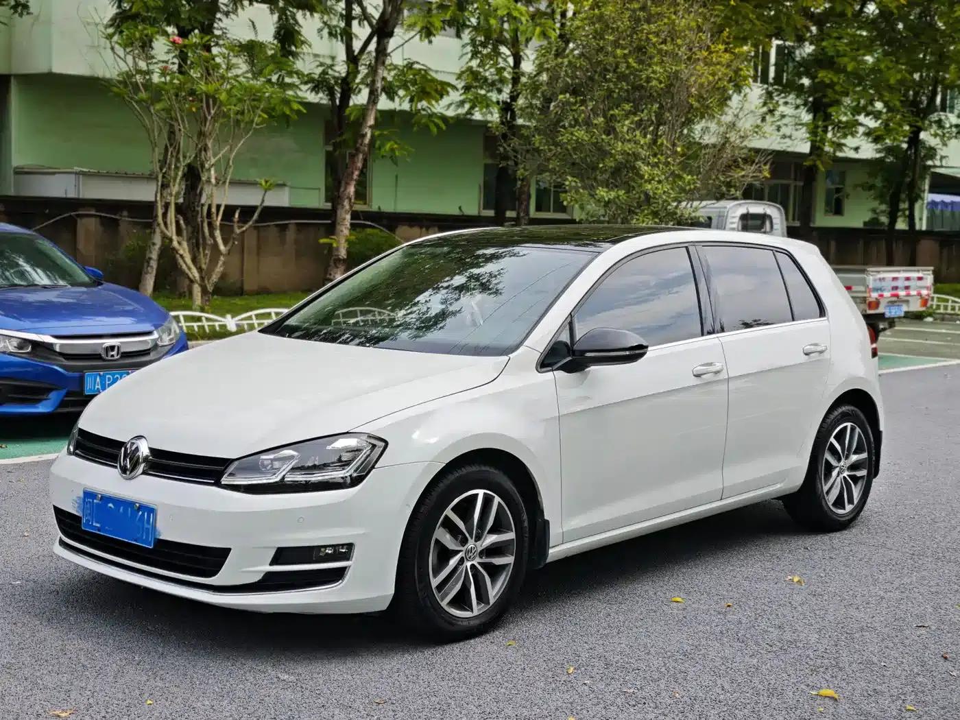 2017 Golf 230TSI Automatic Luxury Millionth Edition — миниатюра 2