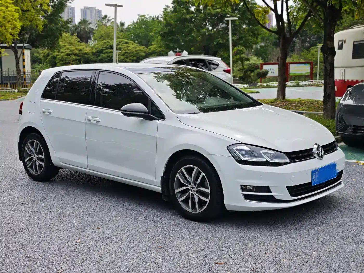 2017 Golf 230TSI Automatic Luxury Millionth Edition — миниатюра 3