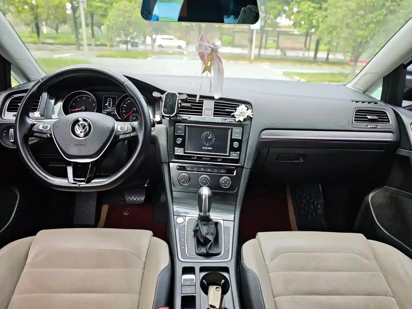 2017 Golf 230TSI Automatic Luxury Millionth Edition — миниатюра 6