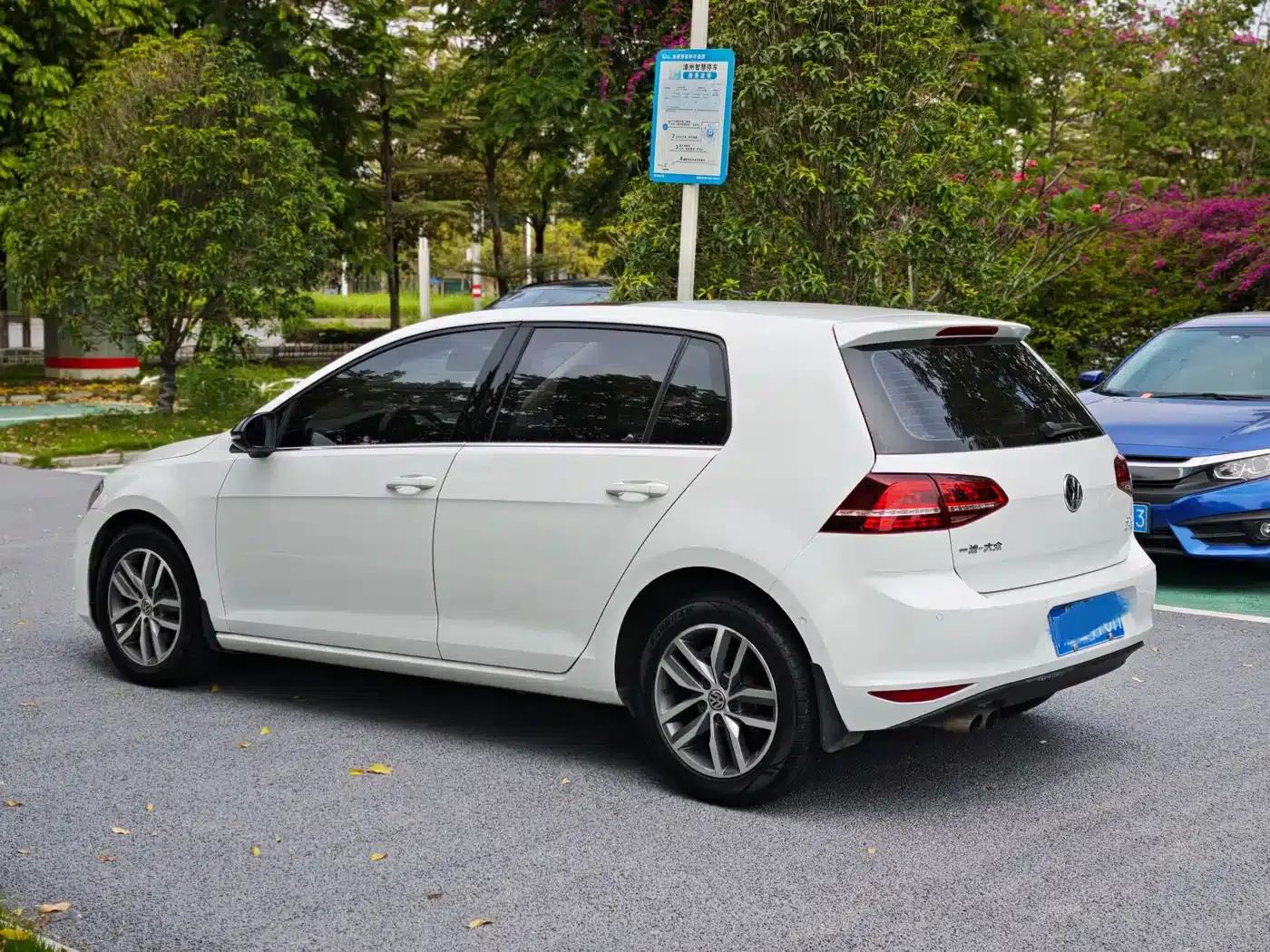 2017 Golf 230TSI Automatic Luxury Millionth Edition — миниатюра 8
