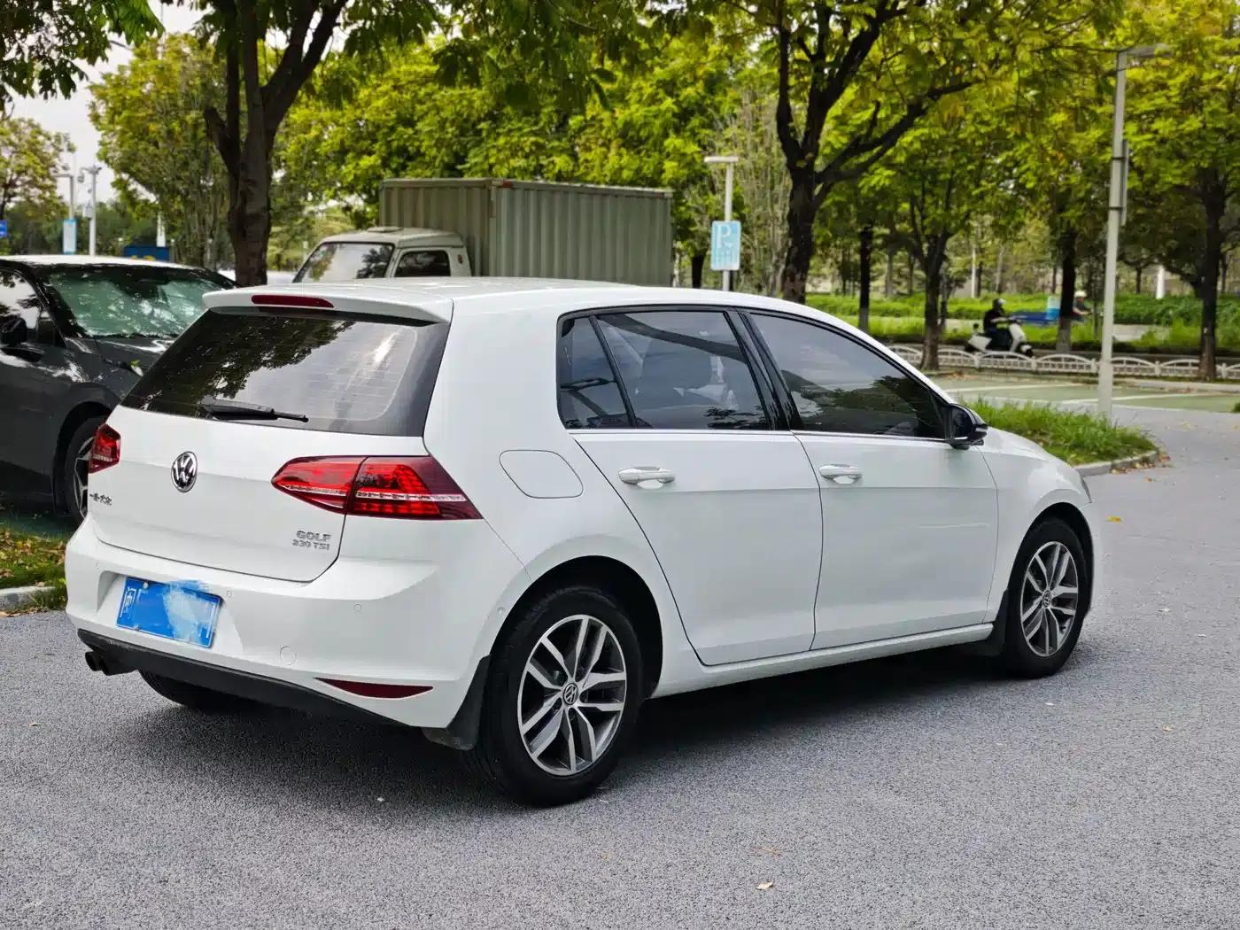 2017 Golf 230TSI Automatic Luxury Millionth Edition — миниатюра 9
