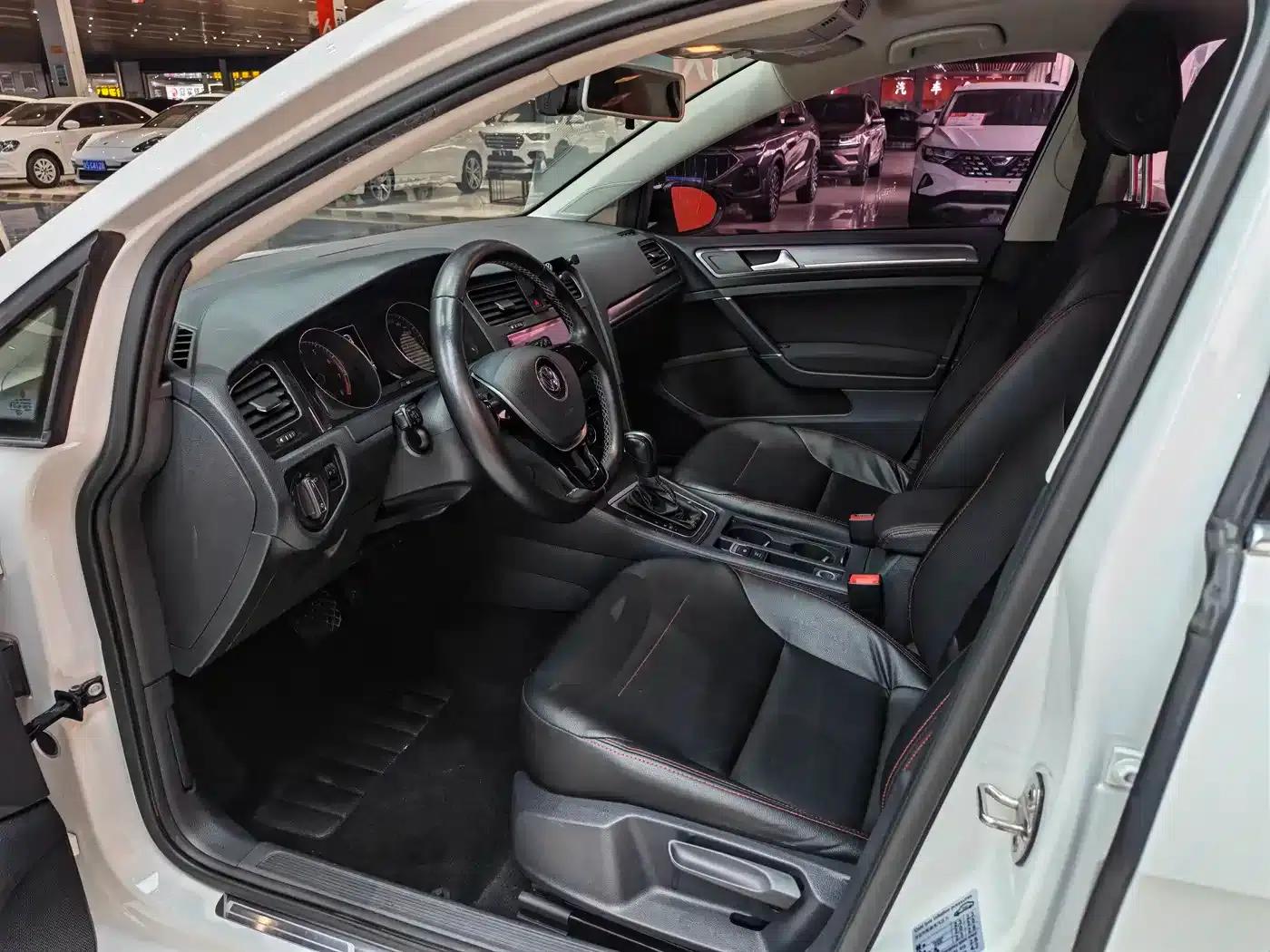 2017 Golf 1.6L Automatic Comfort Millionth Unit Commemorative Edition — миниатюра 7