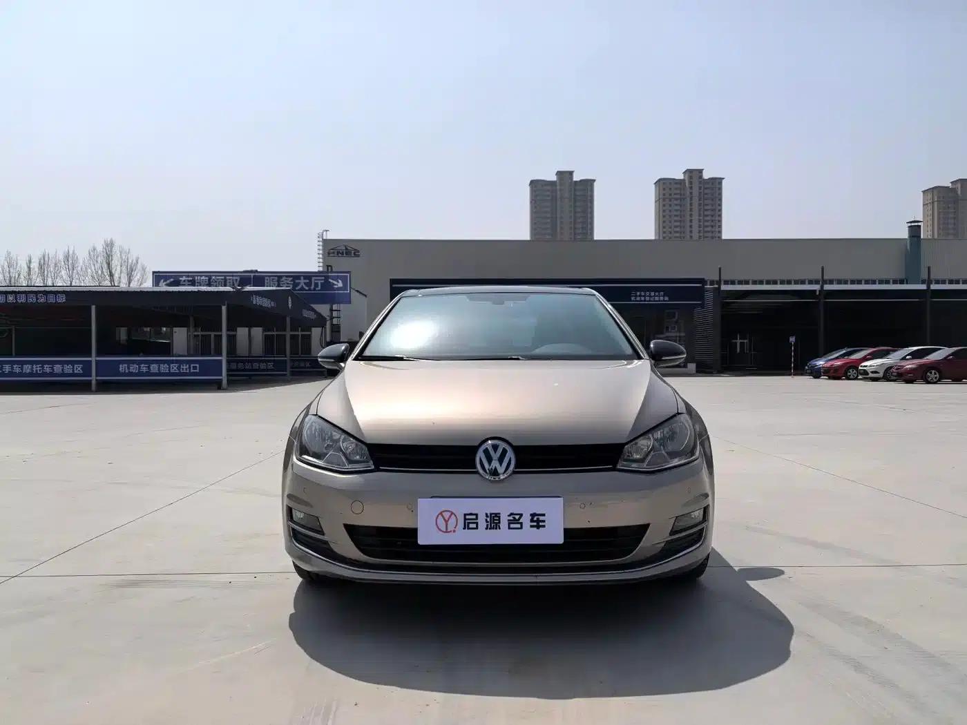 2017 Golf 230TSI Automatic Luxury Millionth Edition — миниатюра 2
