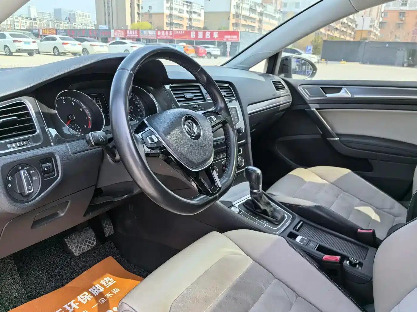 2017 Golf 230TSI Automatic Luxury Millionth Edition — миниатюра 13