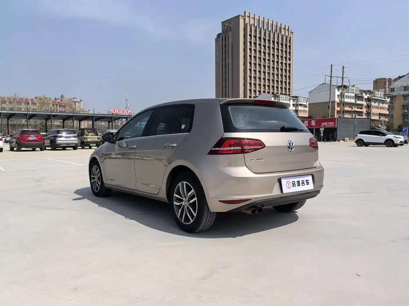 2017 Golf 230TSI Automatic Luxury Millionth Edition — миниатюра 15