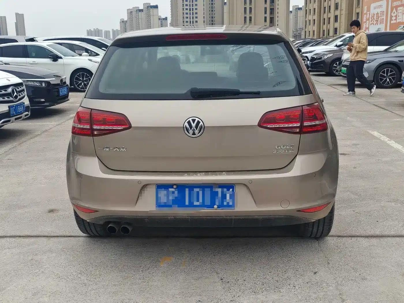 2017 Golf 230TSI Automatic Luxury Millionth Edition — миниатюра 16