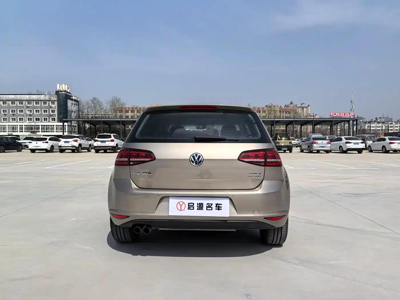 2017 Golf 230TSI Automatic Luxury Millionth Edition — миниатюра 17