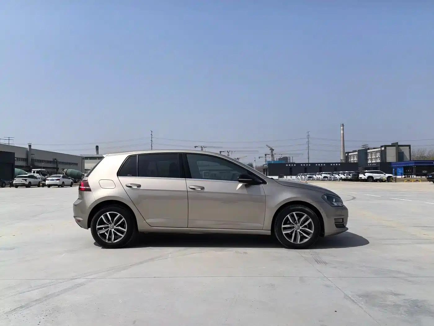 2017 Golf 230TSI Automatic Luxury Millionth Edition — миниатюра 18
