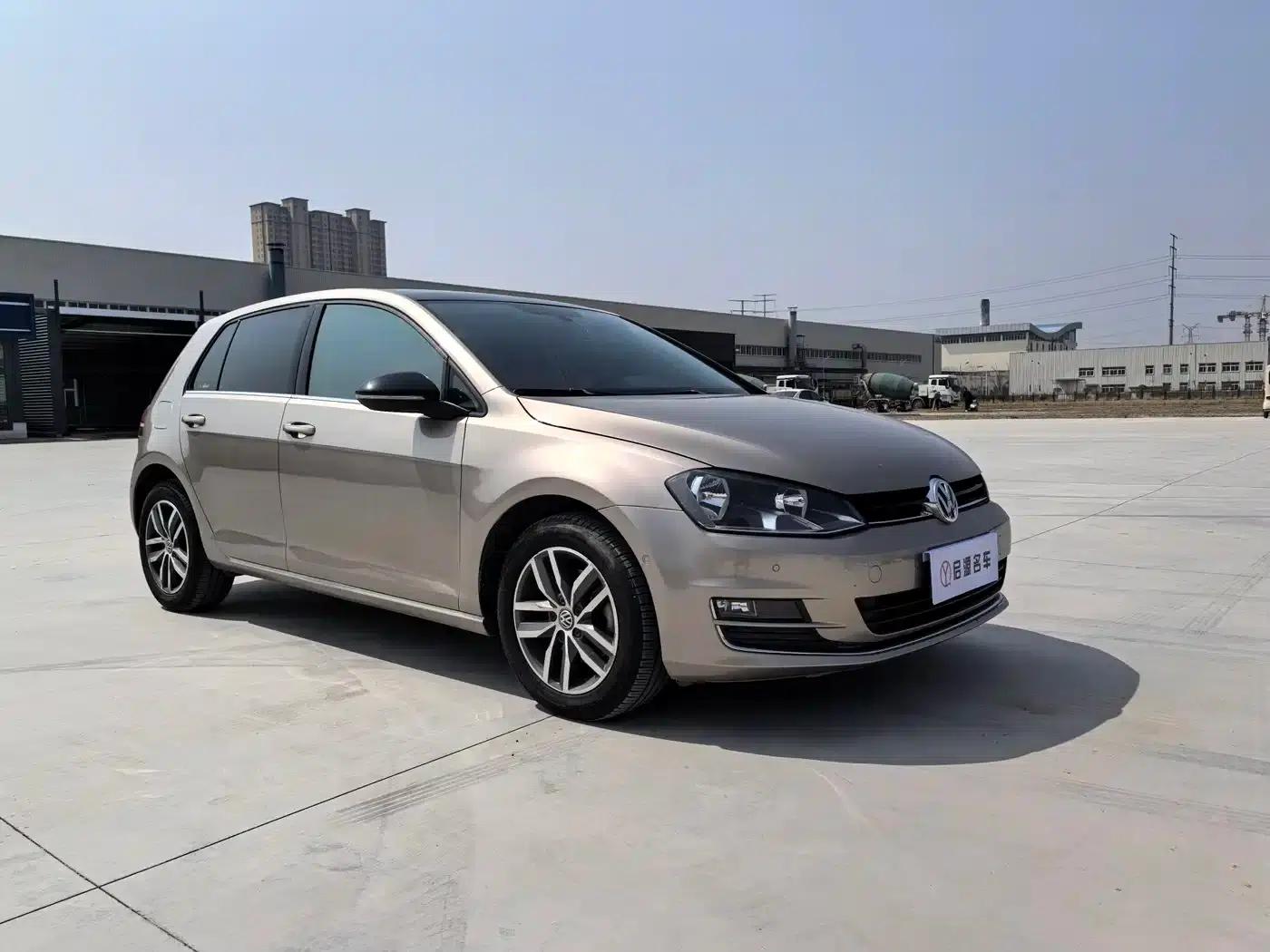 2017 Golf 230TSI Automatic Luxury Millionth Edition — миниатюра 3