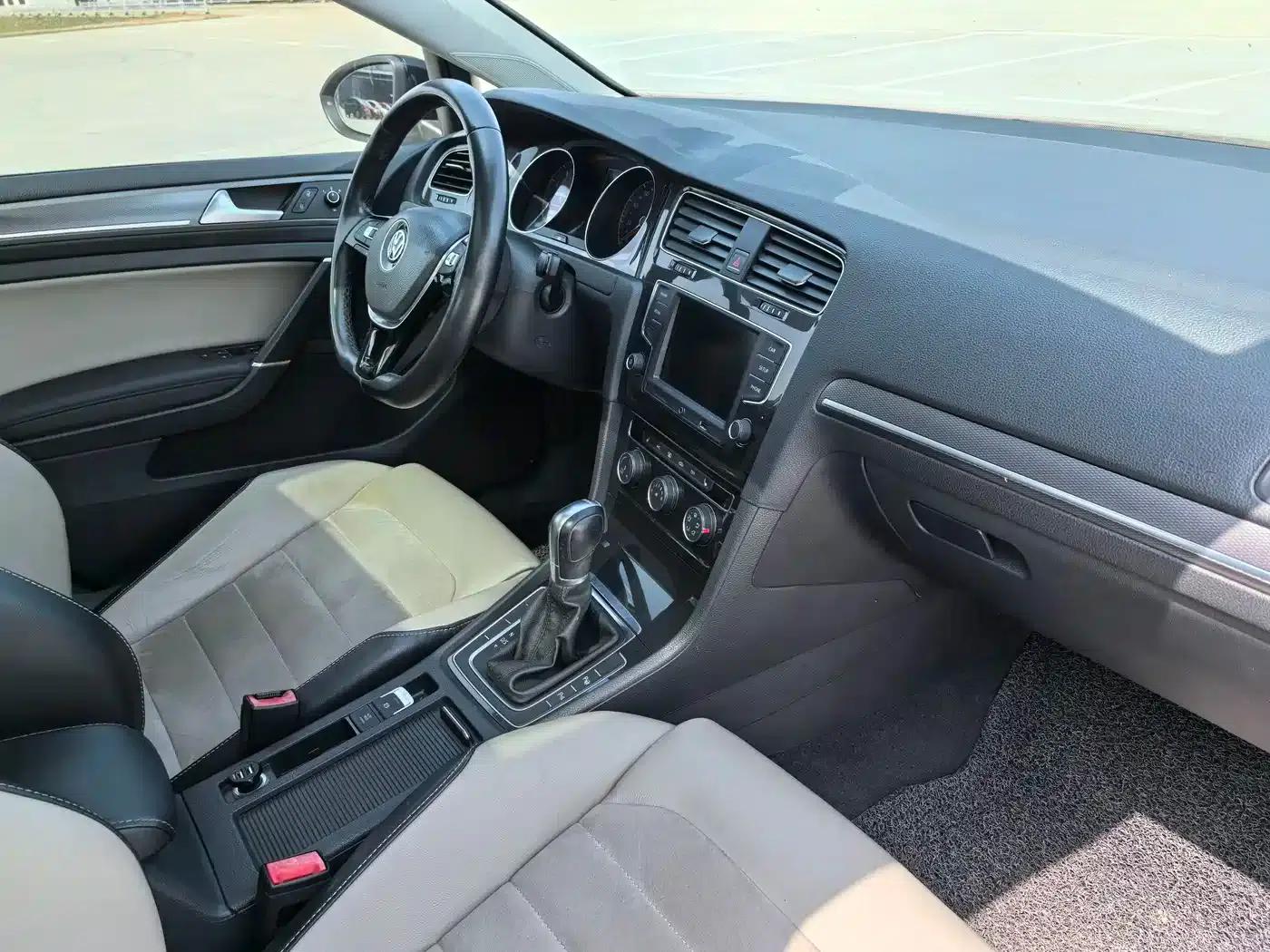 2017 Golf 230TSI Automatic Luxury Millionth Edition — миниатюра 5