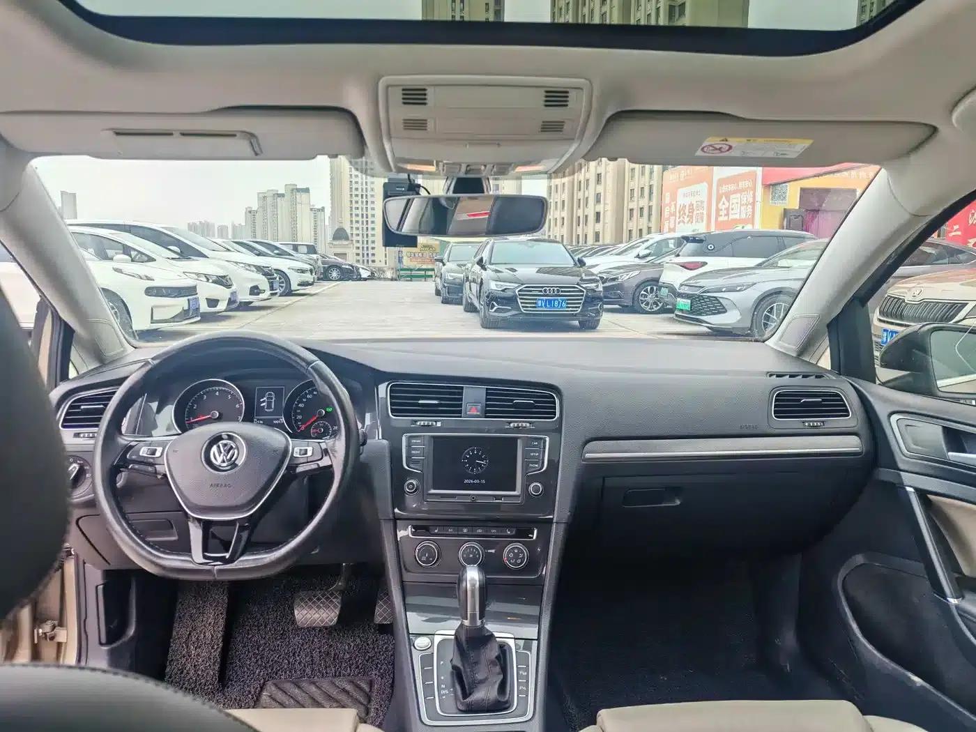 2017 Golf 230TSI Automatic Luxury Millionth Edition — миниатюра 8