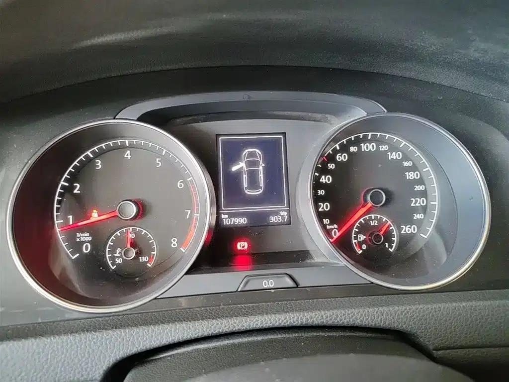 2017 Golf 230TSI Automatic Comfort Millionth Unit Commemorative Edition — миниатюра 12