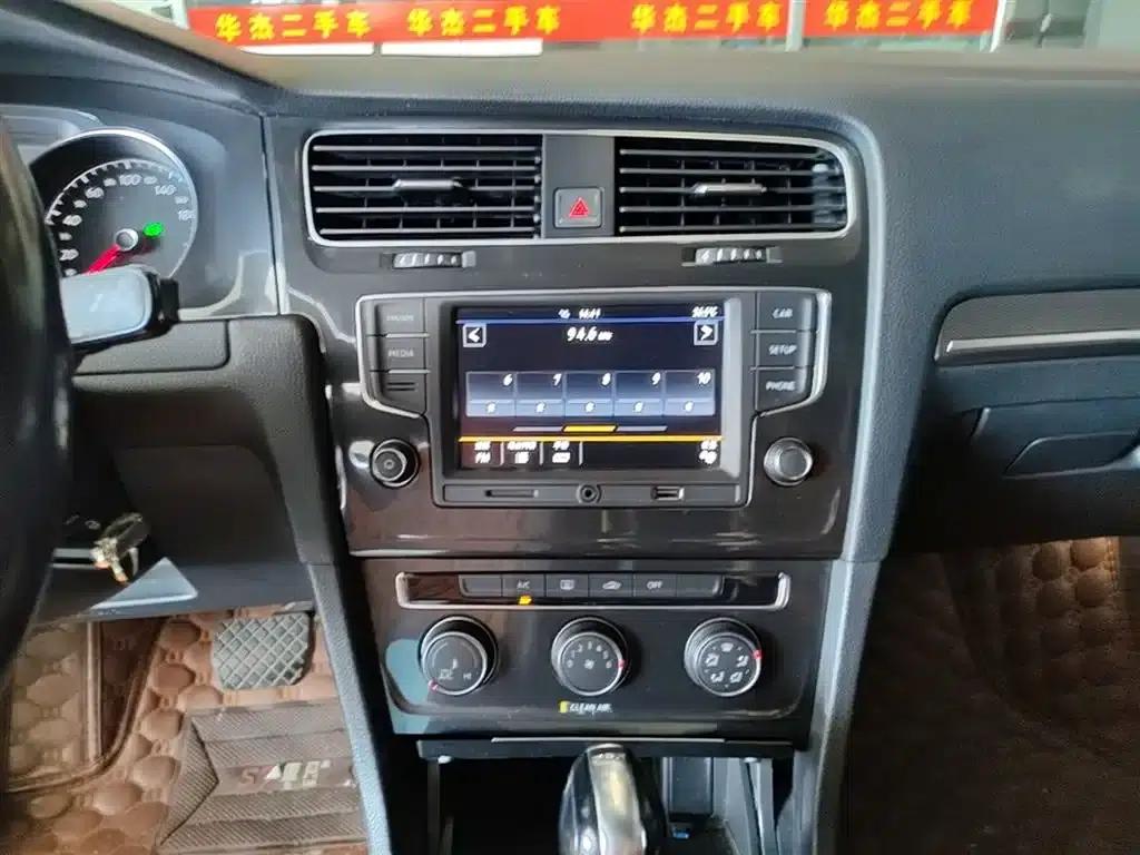 2017 Golf 230TSI Automatic Comfort Millionth Unit Commemorative Edition — миниатюра 13