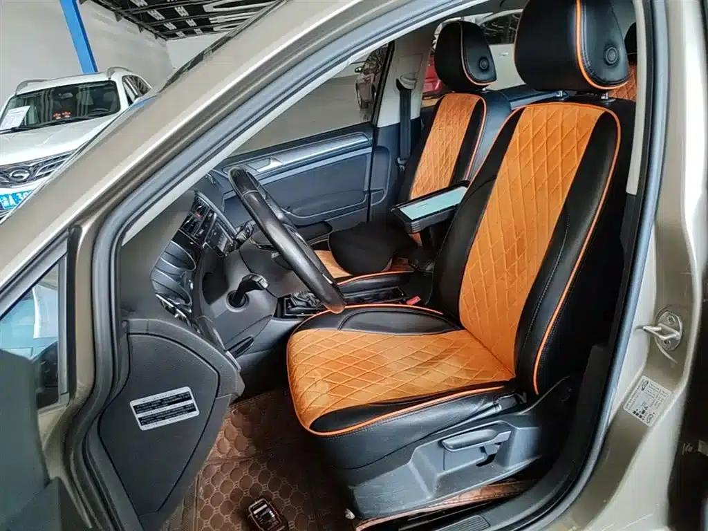 2017 Golf 230TSI Automatic Comfort Millionth Unit Commemorative Edition — миниатюра 15