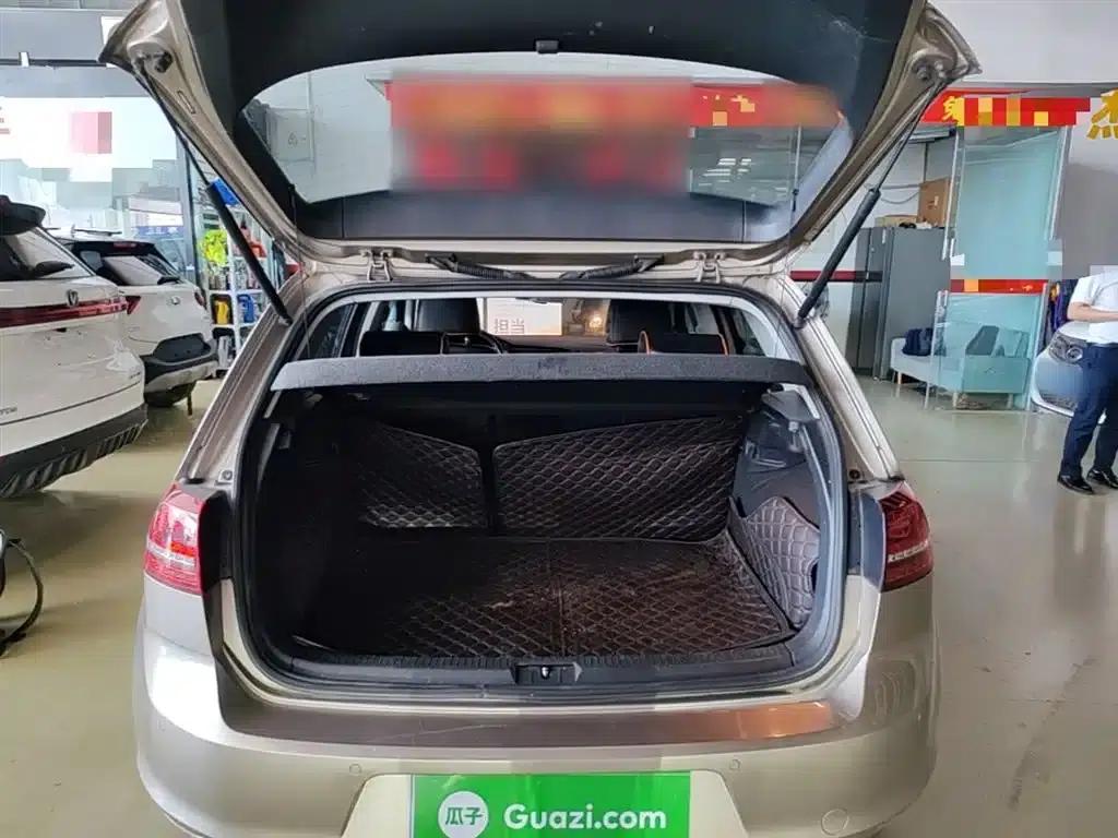 2017 Golf 230TSI Automatic Comfort Millionth Unit Commemorative Edition — миниатюра 19