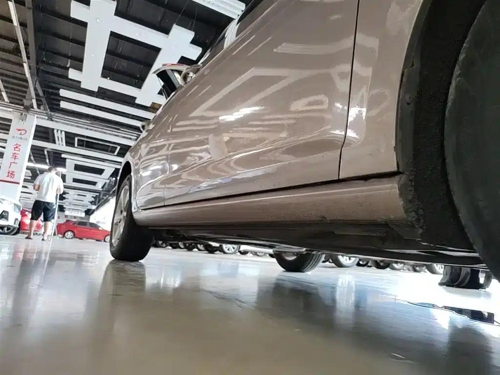2017 Golf 230TSI Automatic Comfort Millionth Unit Commemorative Edition — миниатюра 21