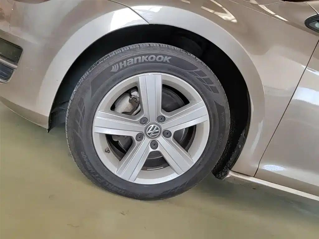 2017 Golf 230TSI Automatic Comfort Millionth Unit Commemorative Edition — миниатюра 23