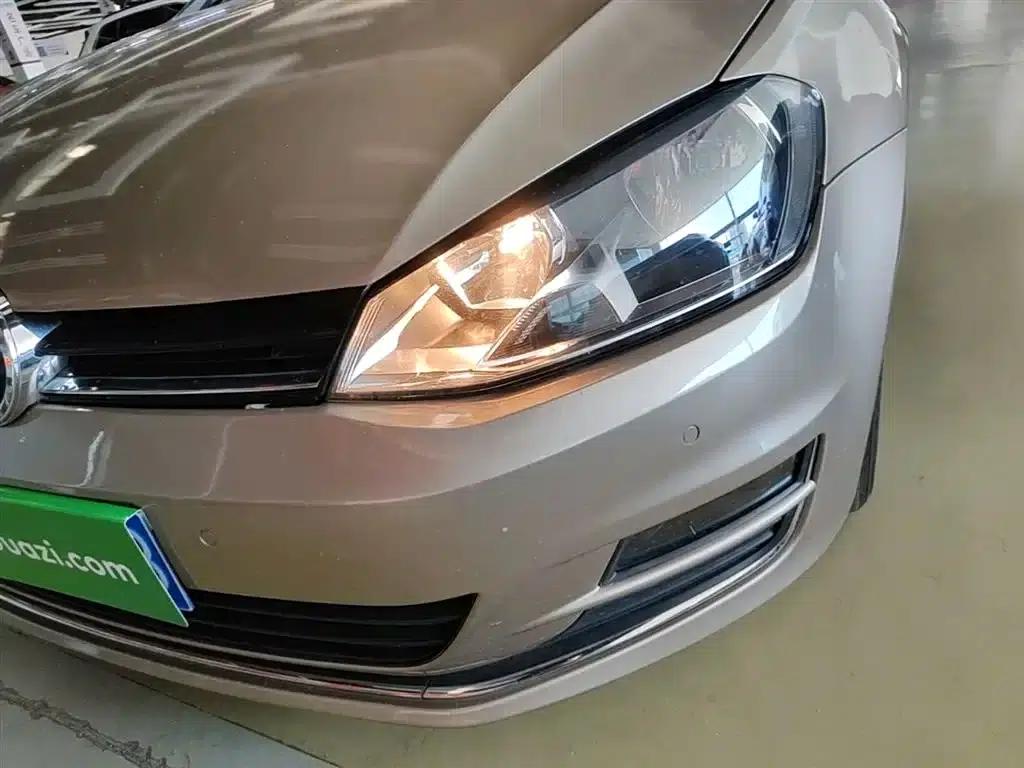 2017 Golf 230TSI Automatic Comfort Millionth Unit Commemorative Edition — миниатюра 24