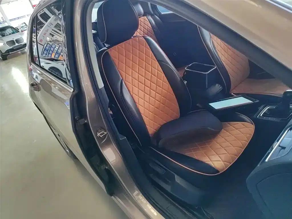 2017 Golf 230TSI Automatic Comfort Millionth Unit Commemorative Edition — миниатюра 25