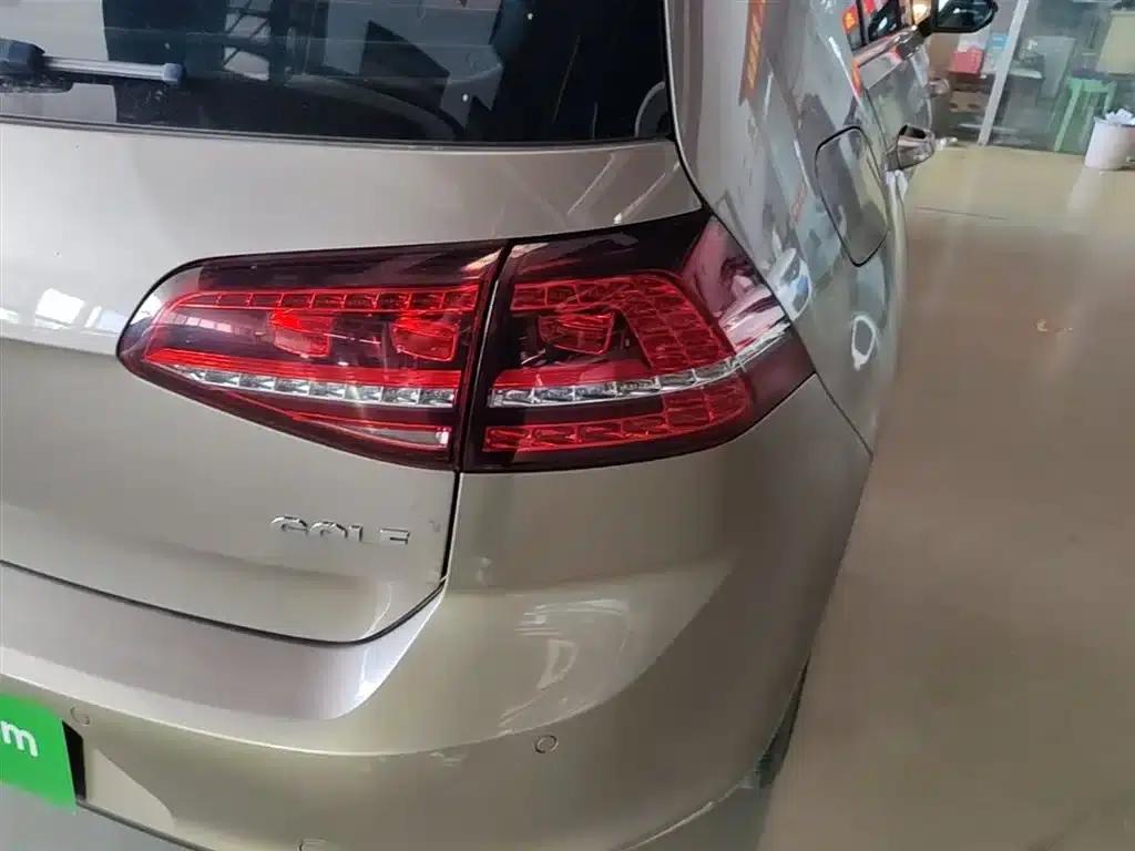 2017 Golf 230TSI Automatic Comfort Millionth Unit Commemorative Edition — миниатюра 8