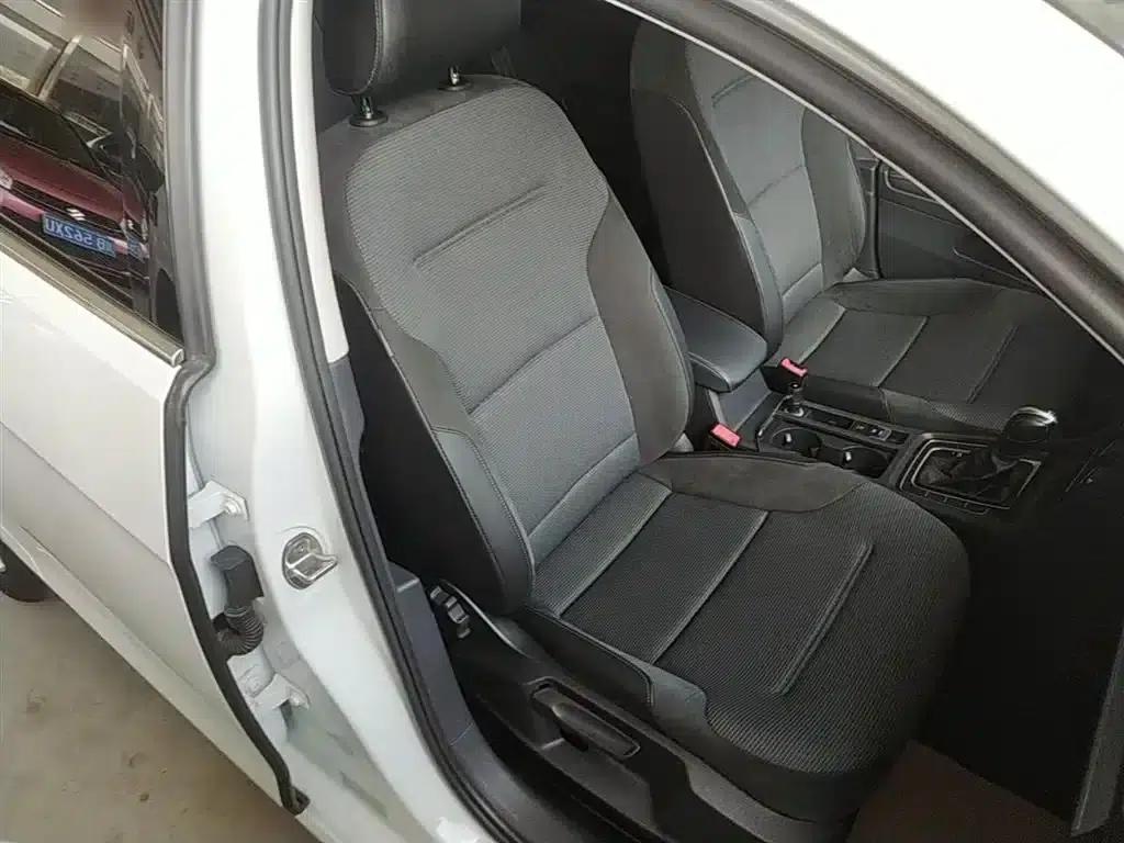2018 Golf 230TSI Automatic Comfort — миниатюра 25