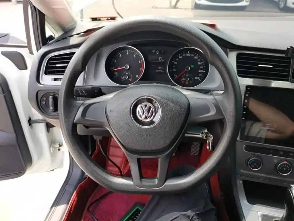 2014 Golf 1.6L Automatic Fashion Edition — миниатюра 11