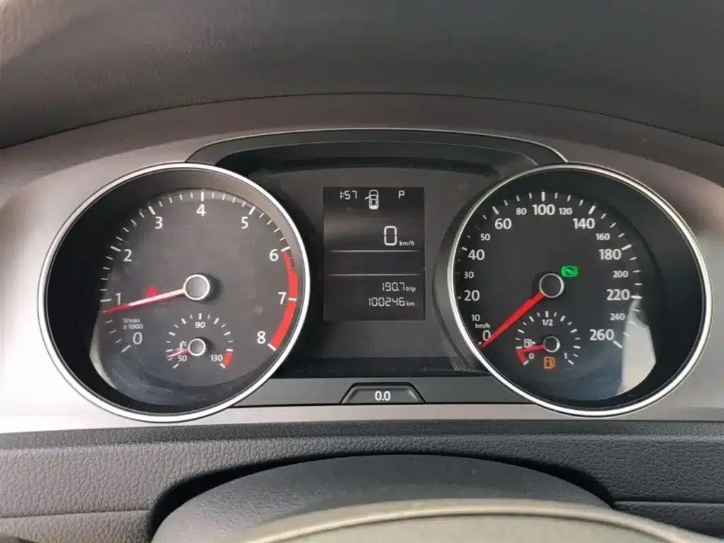 2014 Golf 1.6L Automatic Fashion Edition — миниатюра 12