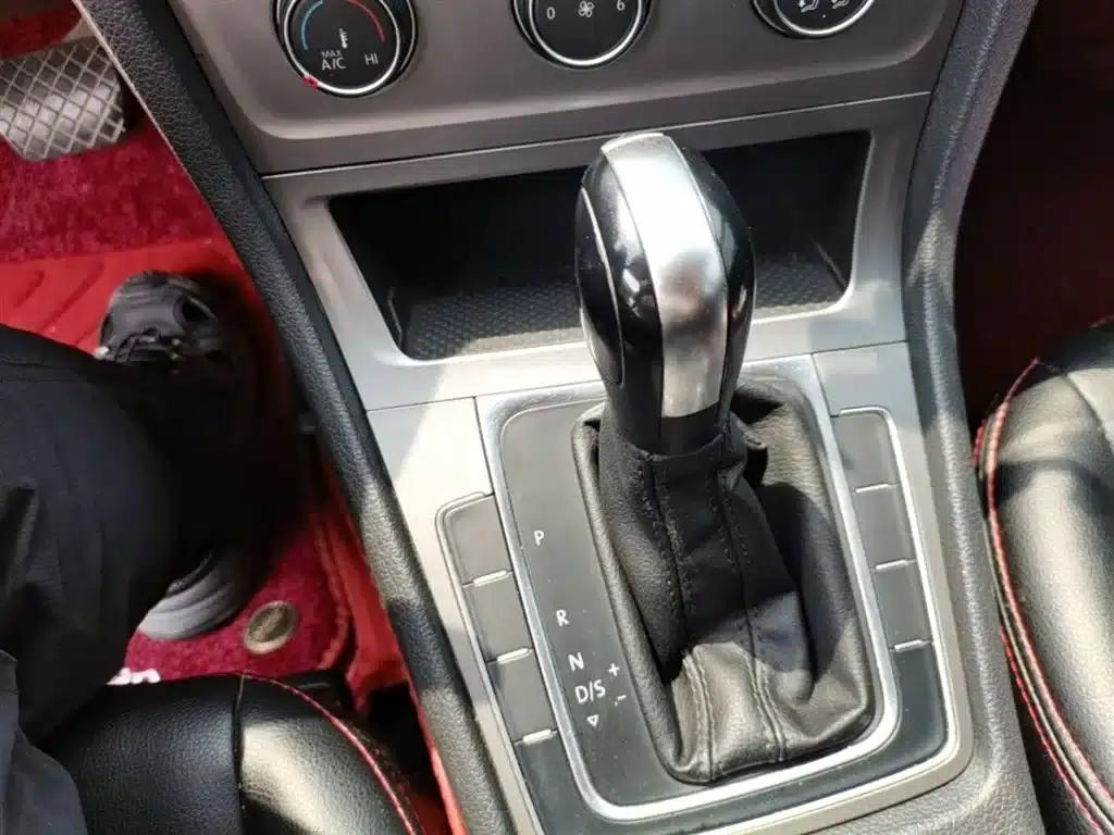 2014 Golf 1.6L Automatic Fashion Edition — миниатюра 14