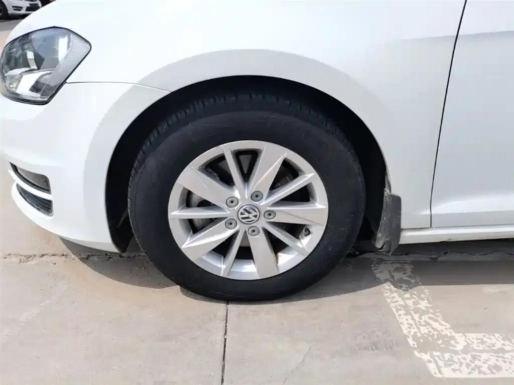 2014 Golf 1.6L Automatic Fashion Edition — миниатюра 23