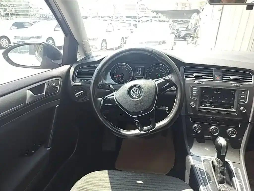 2017 Golf 1.6L Automatic Comfort Millionth Unit Commemorative Edition — миниатюра 11