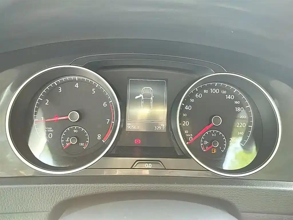 2017 Golf 1.6L Automatic Comfort Millionth Unit Commemorative Edition — миниатюра 12