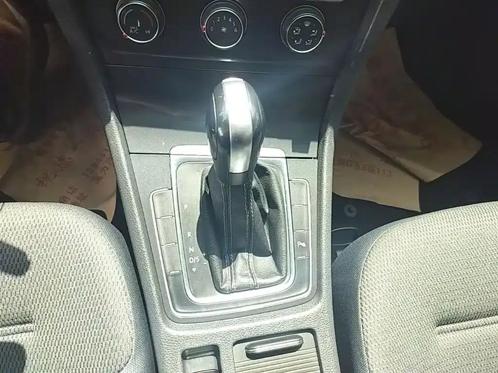 2017 Golf 1.6L Automatic Comfort Millionth Unit Commemorative Edition — миниатюра 14