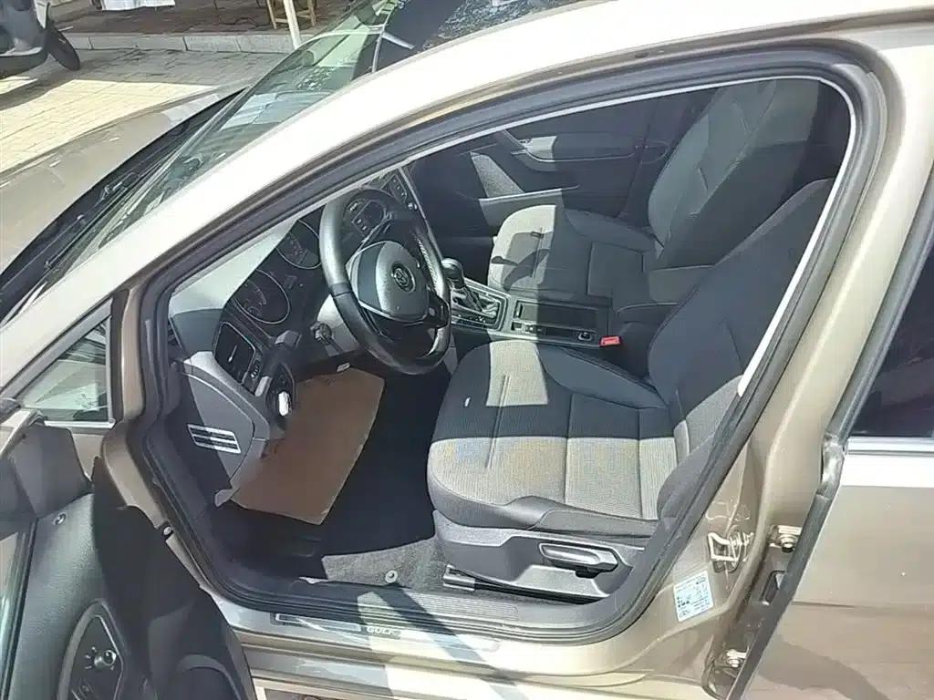 2017 Golf 1.6L Automatic Comfort Millionth Unit Commemorative Edition — миниатюра 16