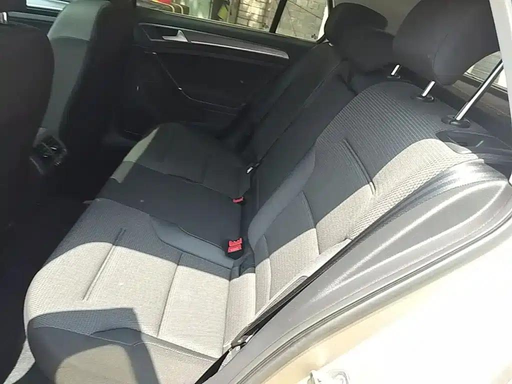 2017 Golf 1.6L Automatic Comfort Millionth Unit Commemorative Edition — миниатюра 17