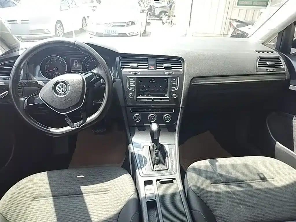 2017 Golf 1.6L Automatic Comfort Millionth Unit Commemorative Edition — миниатюра 10