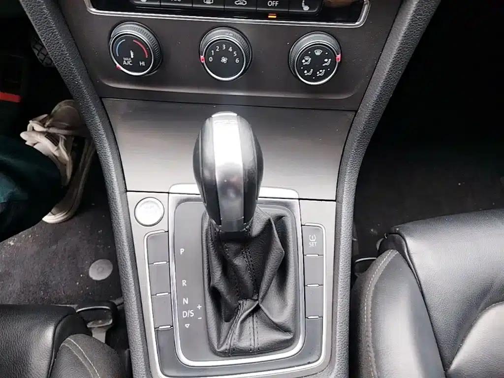2015 Golf 1.4TSI Automatic Luxury — миниатюра 13
