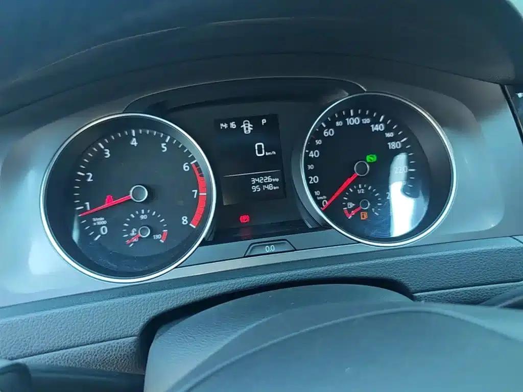 2016 Golf 1.6L Automatic Fashion Edition — миниатюра 8