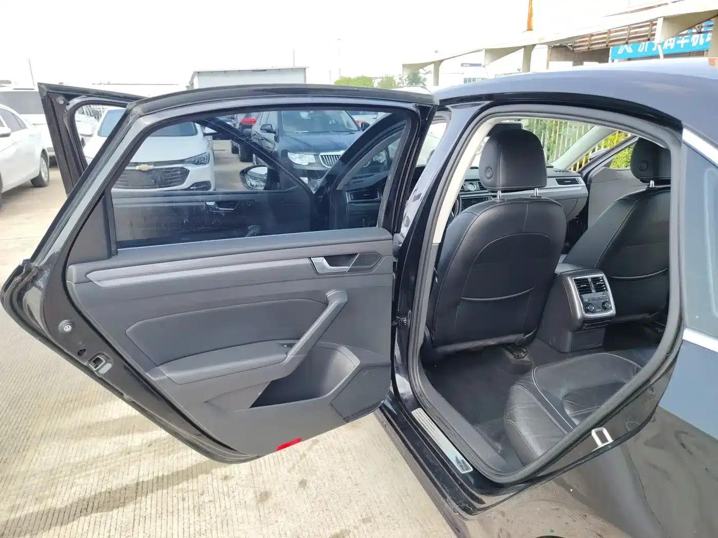 2017 Passat 330TSI DSG Premium Edition — миниатюра 5