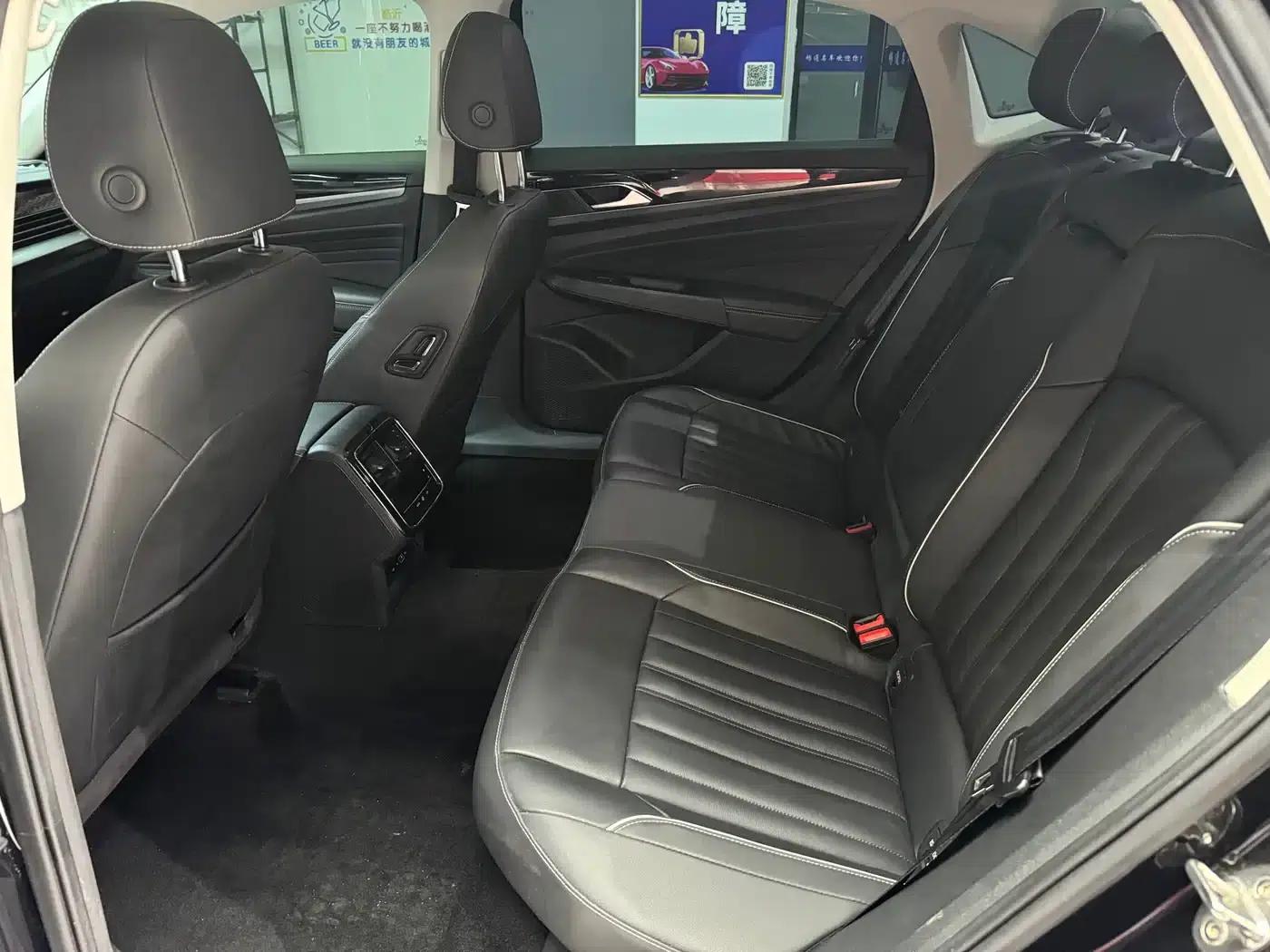 2023 Volkswagen Passat 330TSI Starry Sky Elite Edition — миниатюра 5